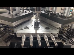 Machine de soufflage de corps creux d'injection