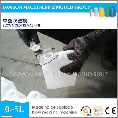HDPE 2L 5L baril d'huile Déflashing automatique Jerry peut bouteille d'eau faire extrusion souffler machine de moulage